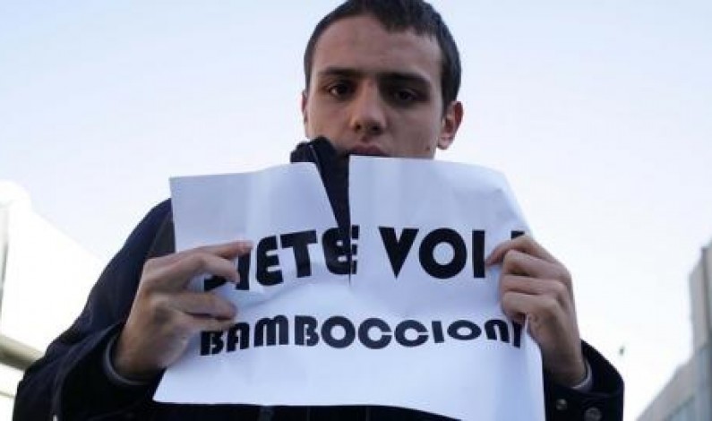 LA CRISI STRANGOLA I CONSUMI, IL PEGGIOR CALO DI SEMPRE Luigi Grassia ‘La Stampa’ LA CRISI STRANGOLA I CONSUMI, IL PEGGIOR CALO DI SEMPRE Luigi Grassia ‘La Stampa’