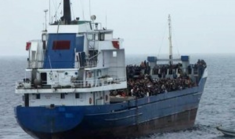 Navi della Marina alla ricerca di naufraghi a sud est di Lampedusa