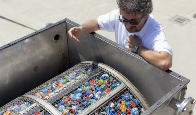 Con Eco-sistemi l’acqua viene depurata con i tappi riciclati di plastica